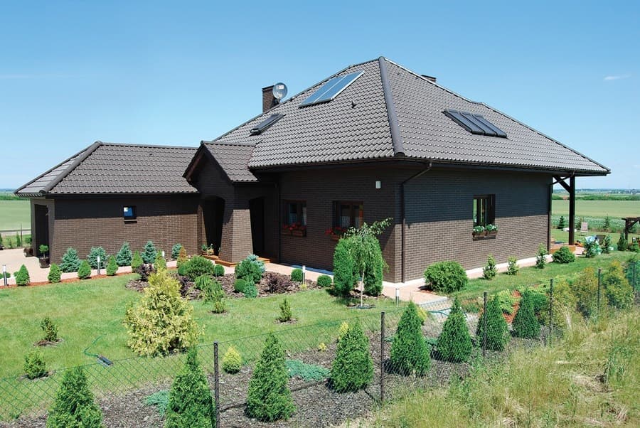 Haus mit Klinkerriemchen glatt Naturbraun